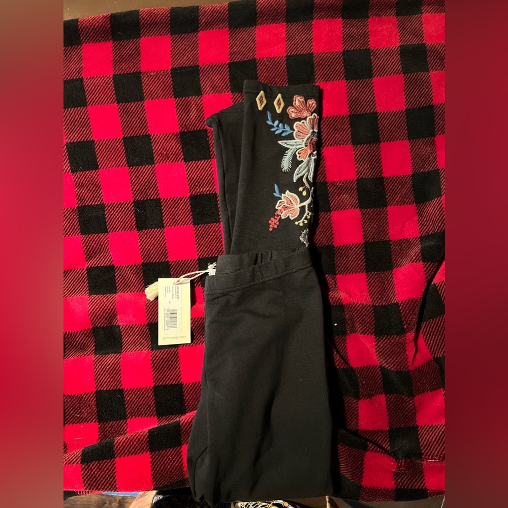 NWT! Johnny Was DENALI LEGGING Black Embroidered Legging Pants Floral Yoga - Picture 6 of 8